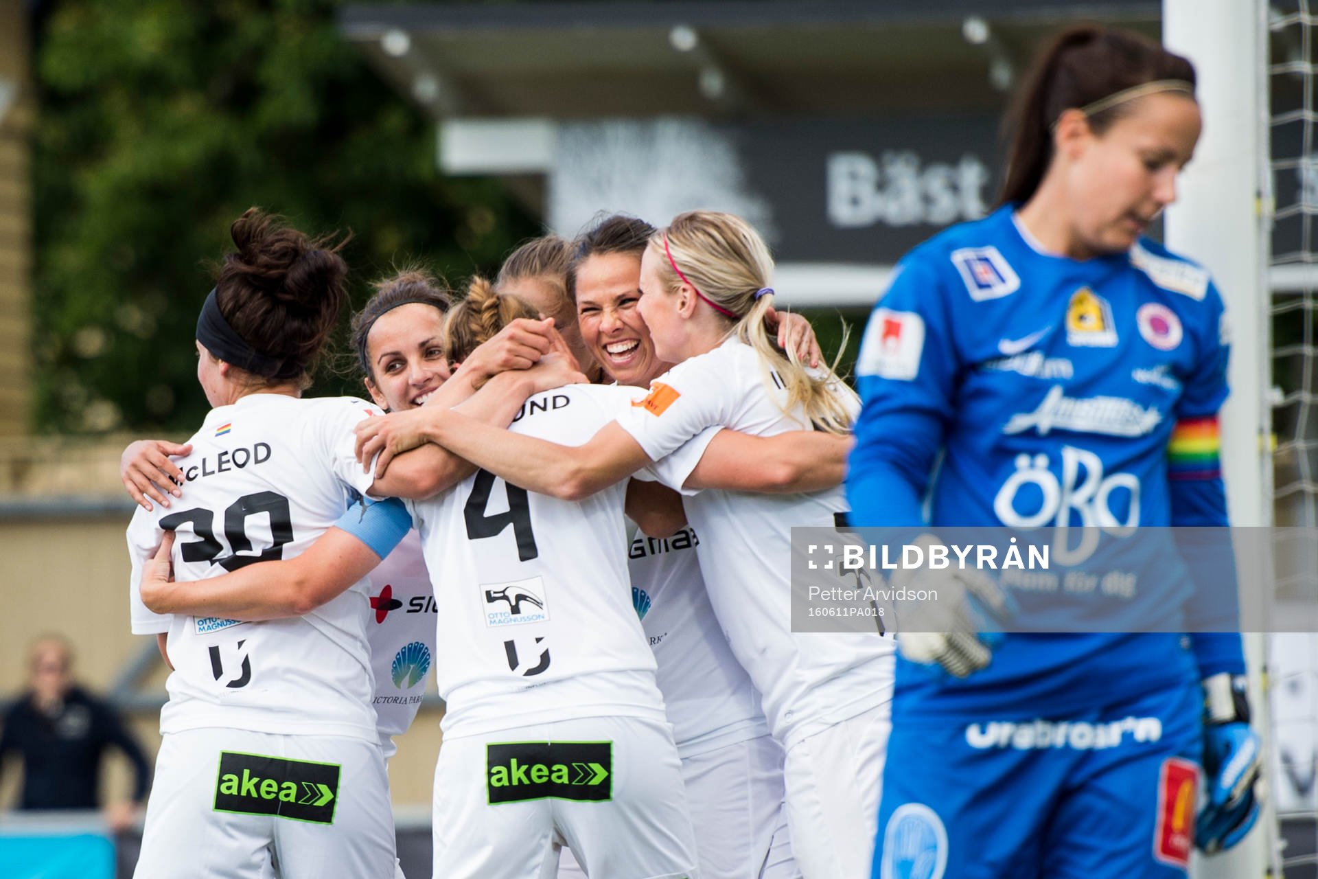 Rosengårds spelare med Sara Björk Gunnarsdottir (m) jublar