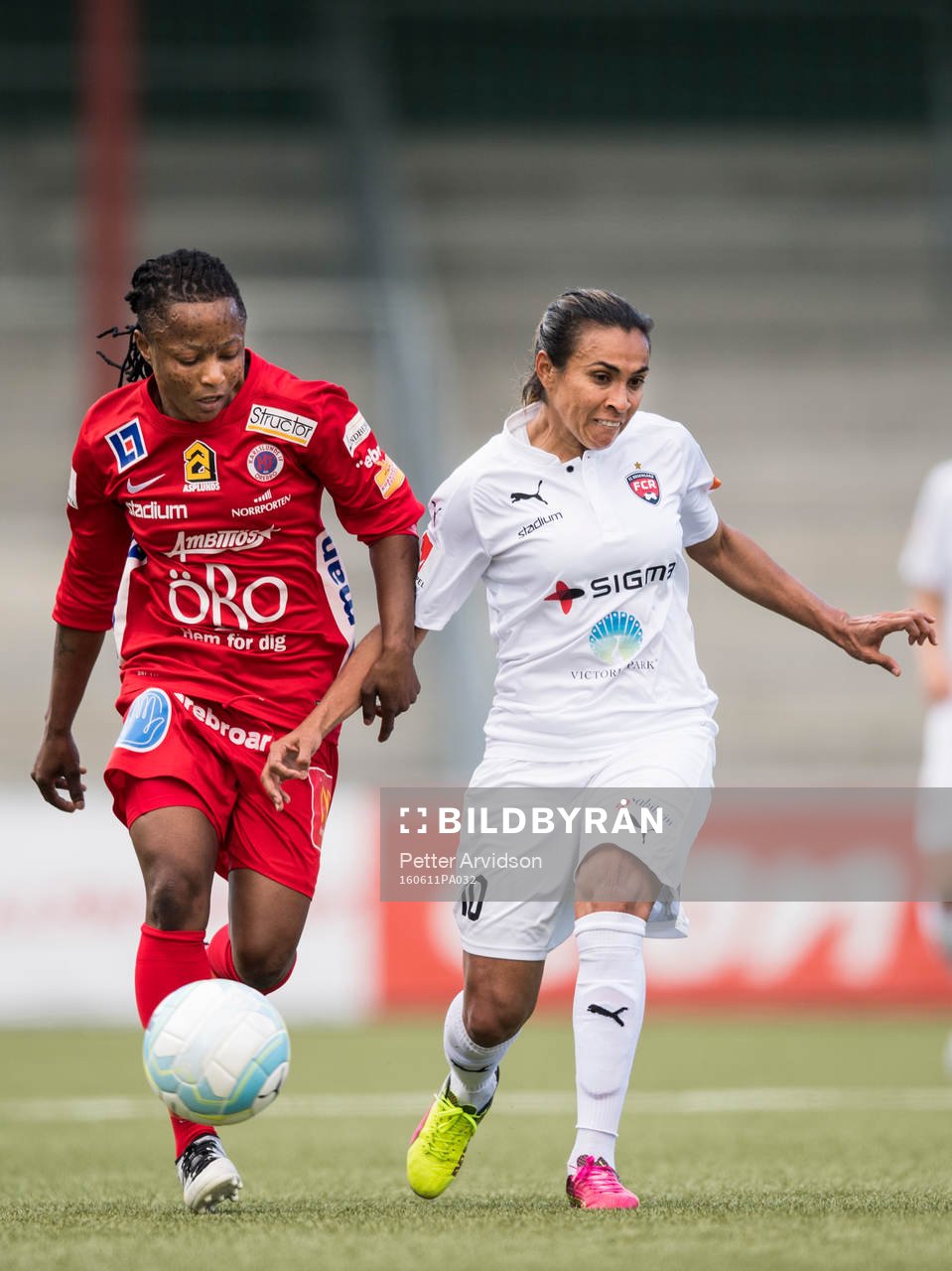 Örebros Ogonna Chukwudi och Rosengårds Marta Viera Da