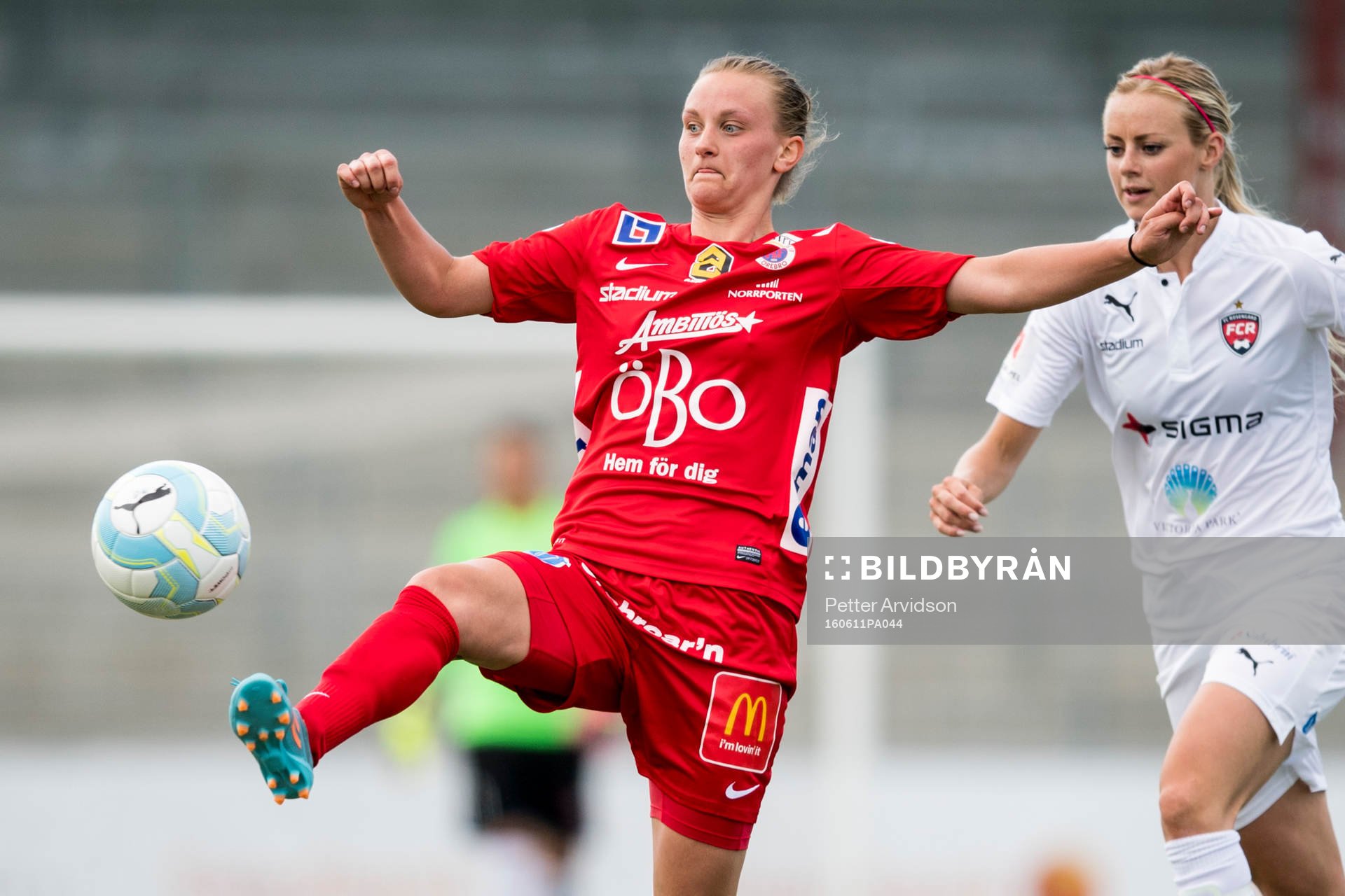 Örebros Lejla Basic och Rosengårds Amanda Ilestedt