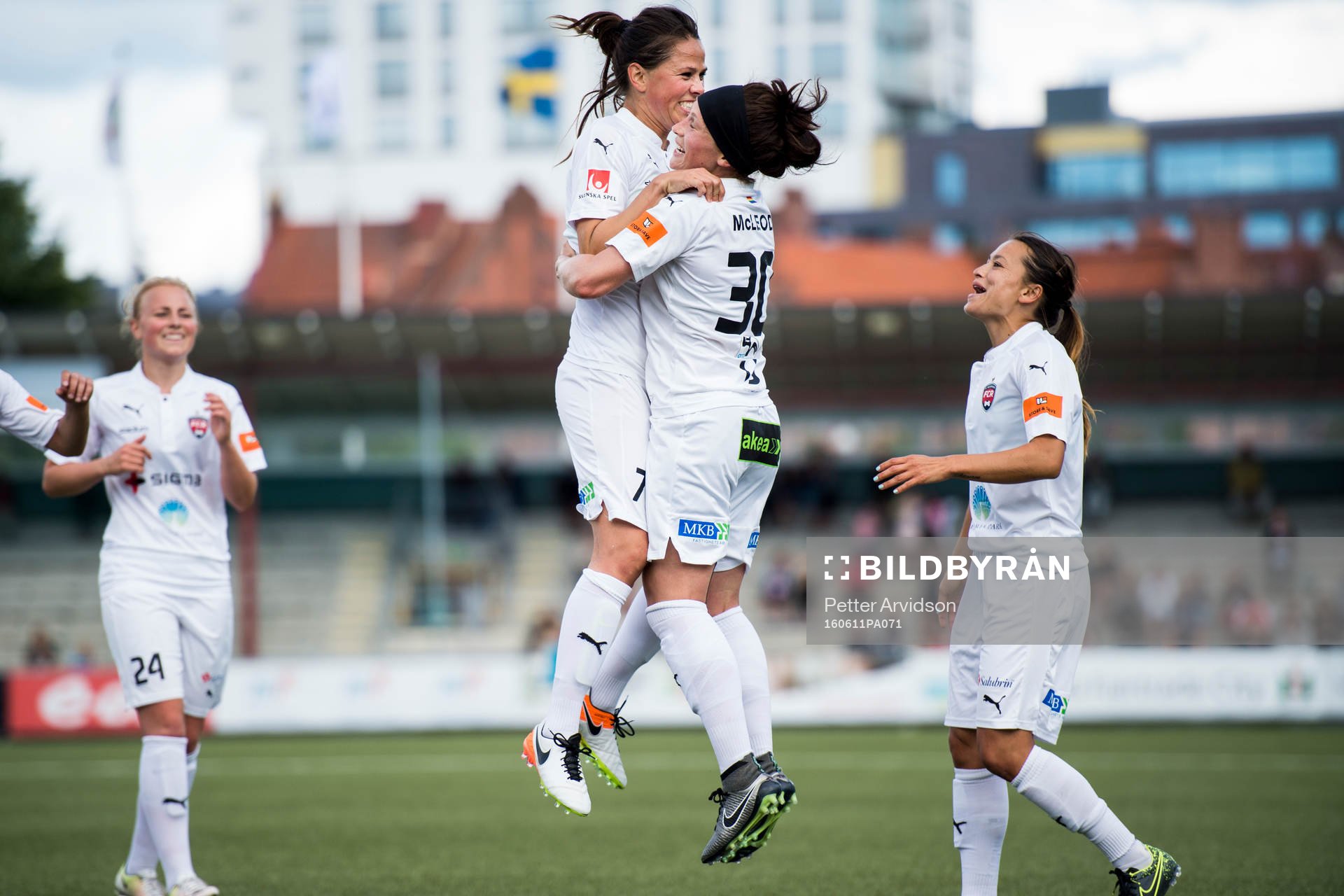 Rosengårds Sara Björk Gunnarsdottir jublar med att Ella