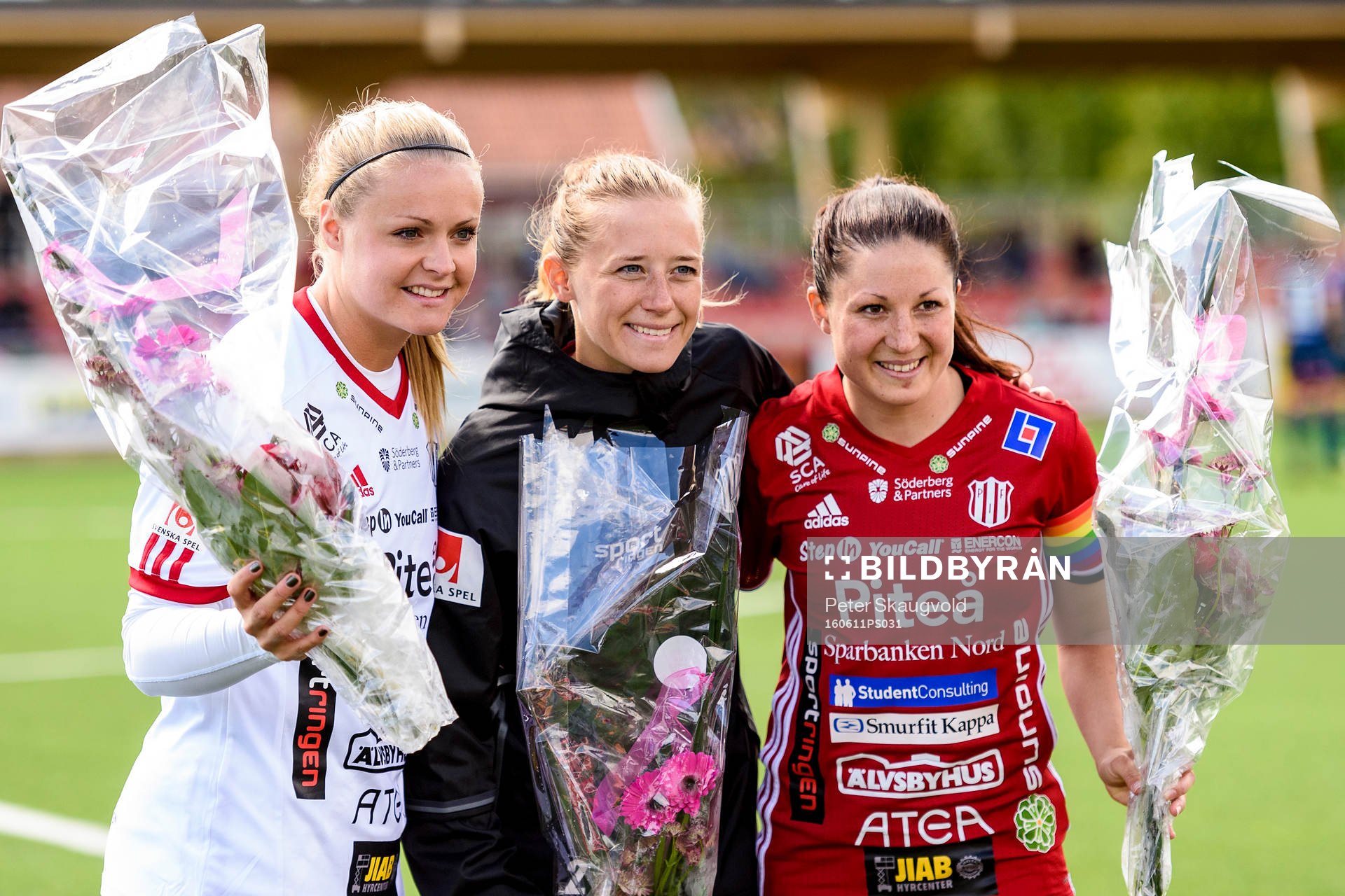 Piteås målvakt Hilda Carlén(v), Lena Blomkvist(m) och
