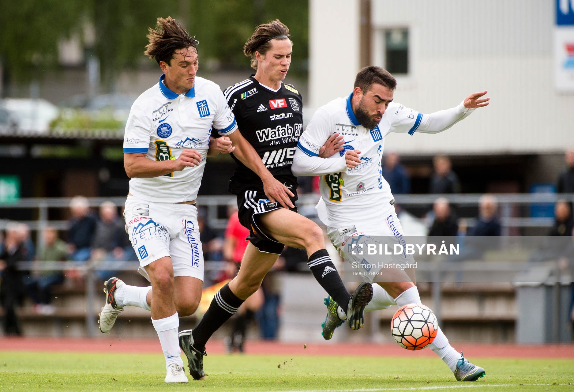 Akropolis Philip Andersson försöker ta sig förbi