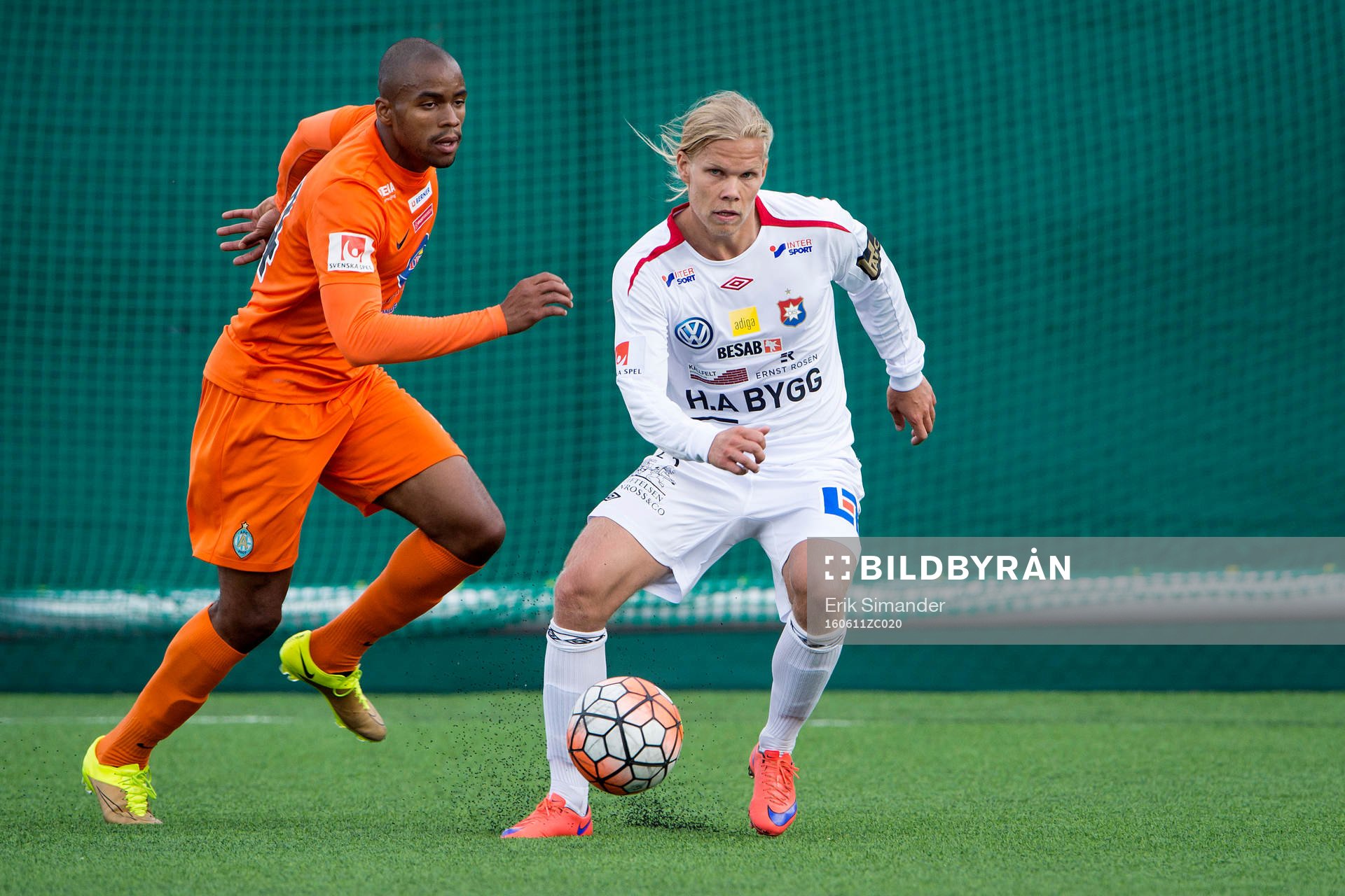 Örgrytes Anton Henriksson och Athletics Tristan Bowen