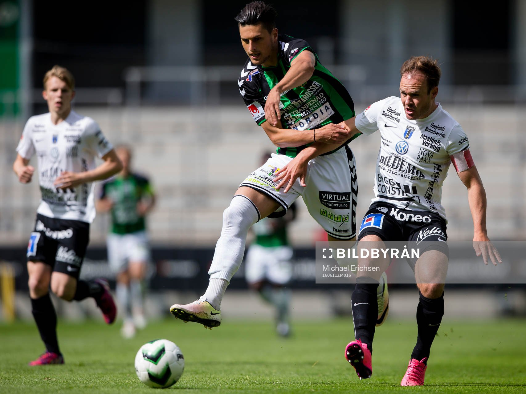 GAIS Luka Mijaljevic i kamp med Sirius Niklas Busch Thor under fotbollsmatchen i Superettan mellan GAIS och Sirius den 11 juni 2016 i Göteborg.