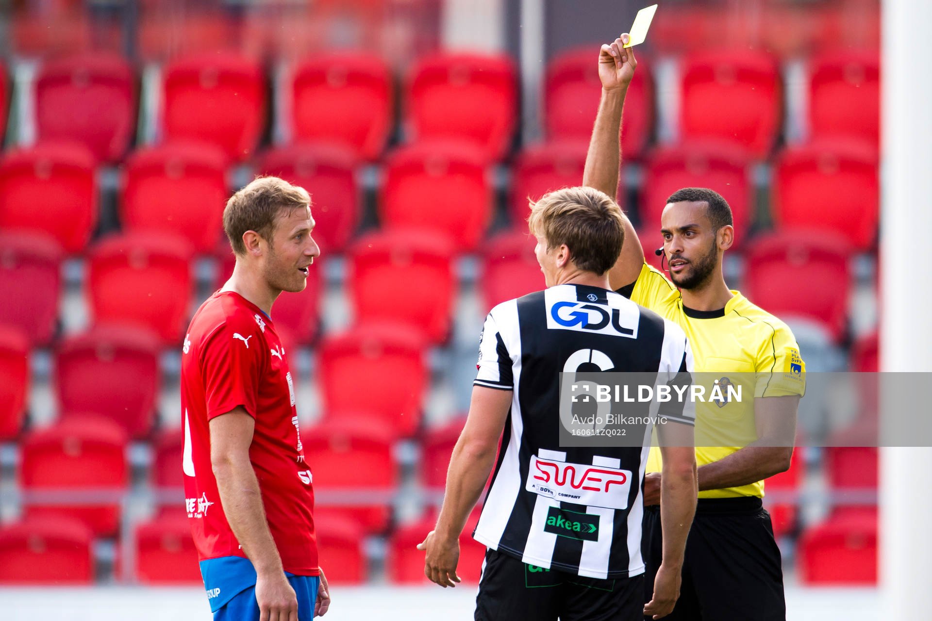 Domare Farouk Nehidi varnar Landskronas Philip Andersson