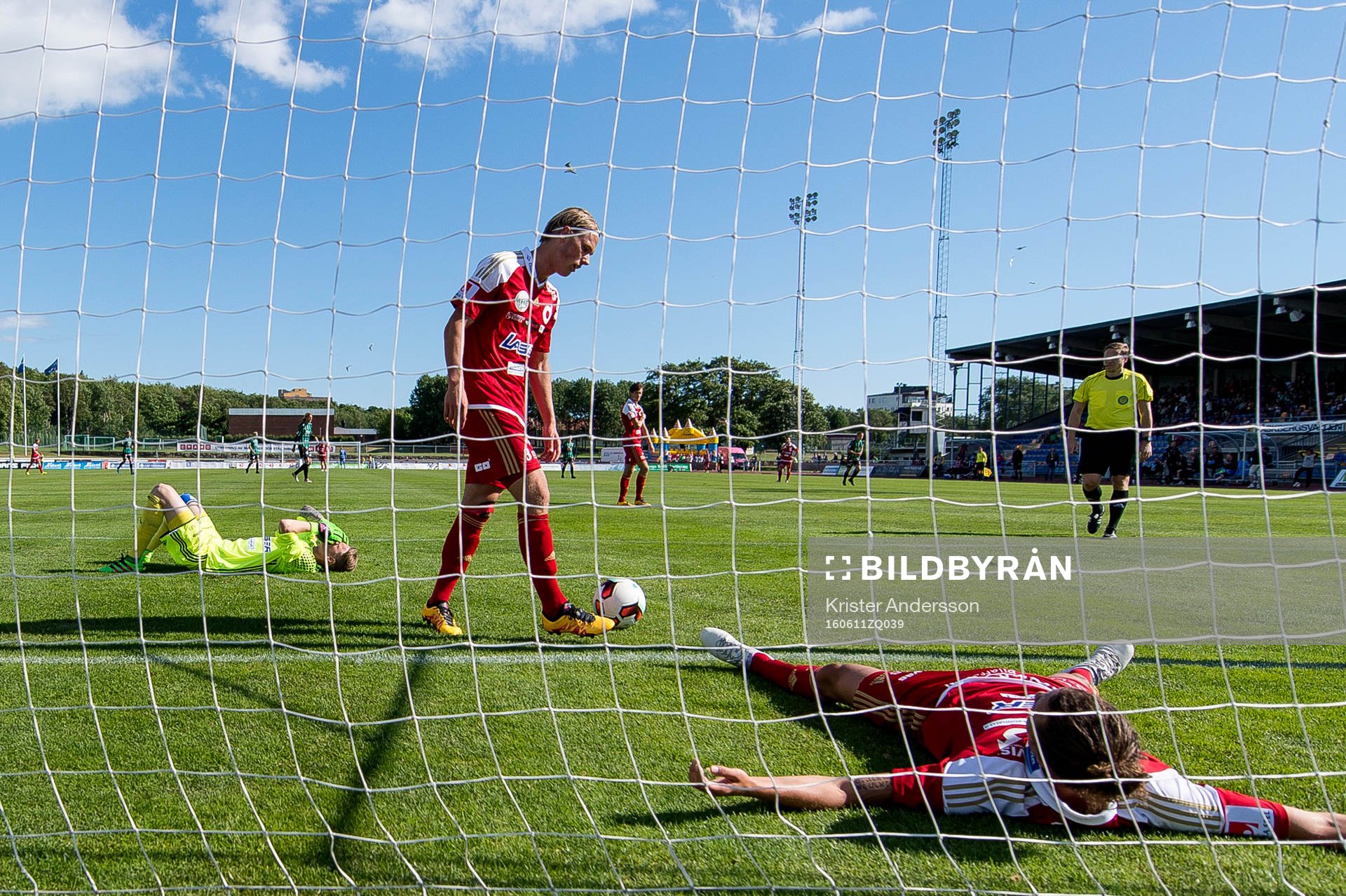 Degerfors målvakt Jesse Öst, Hampus Zackrisson och