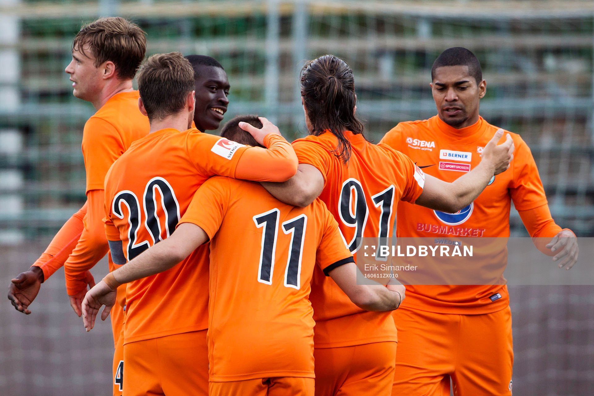 Athletics spelare jublar efter fotbollsmatchen i Superettan mellan AFC United och Örgryte den 11 juni 2016 i Stockholm.