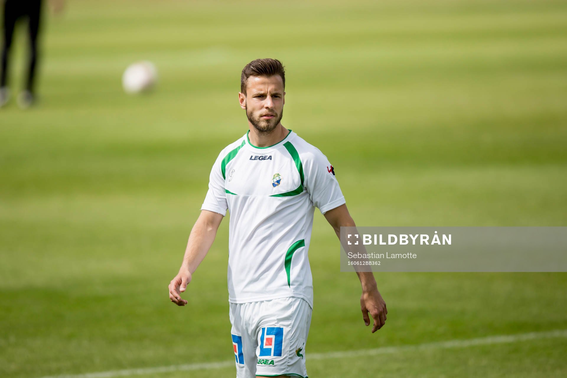 Ljungskiles Admir Bajrovic  värmer upp