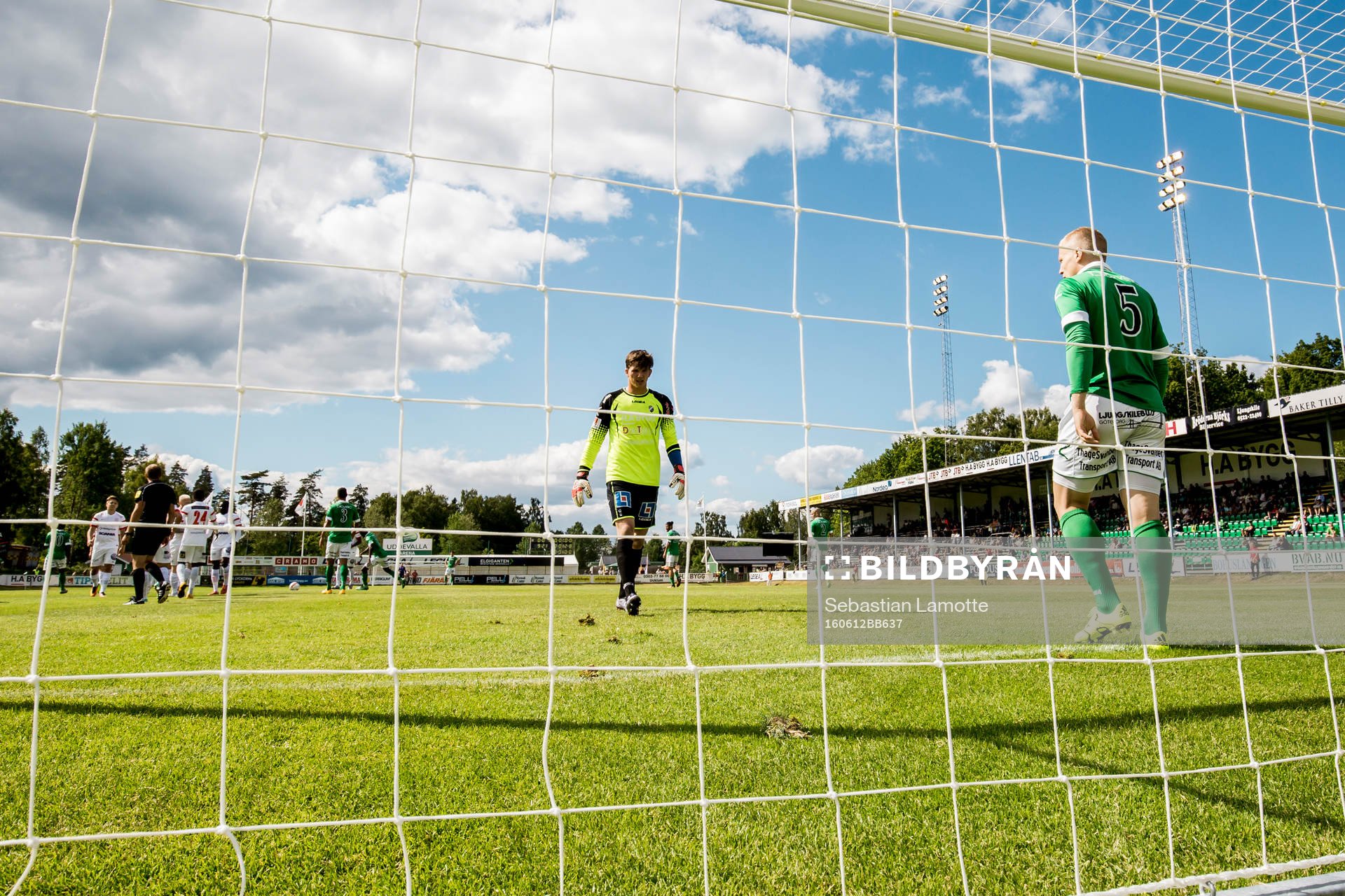 Ljungskiles målvakt August Strömberg och Petter Björlund