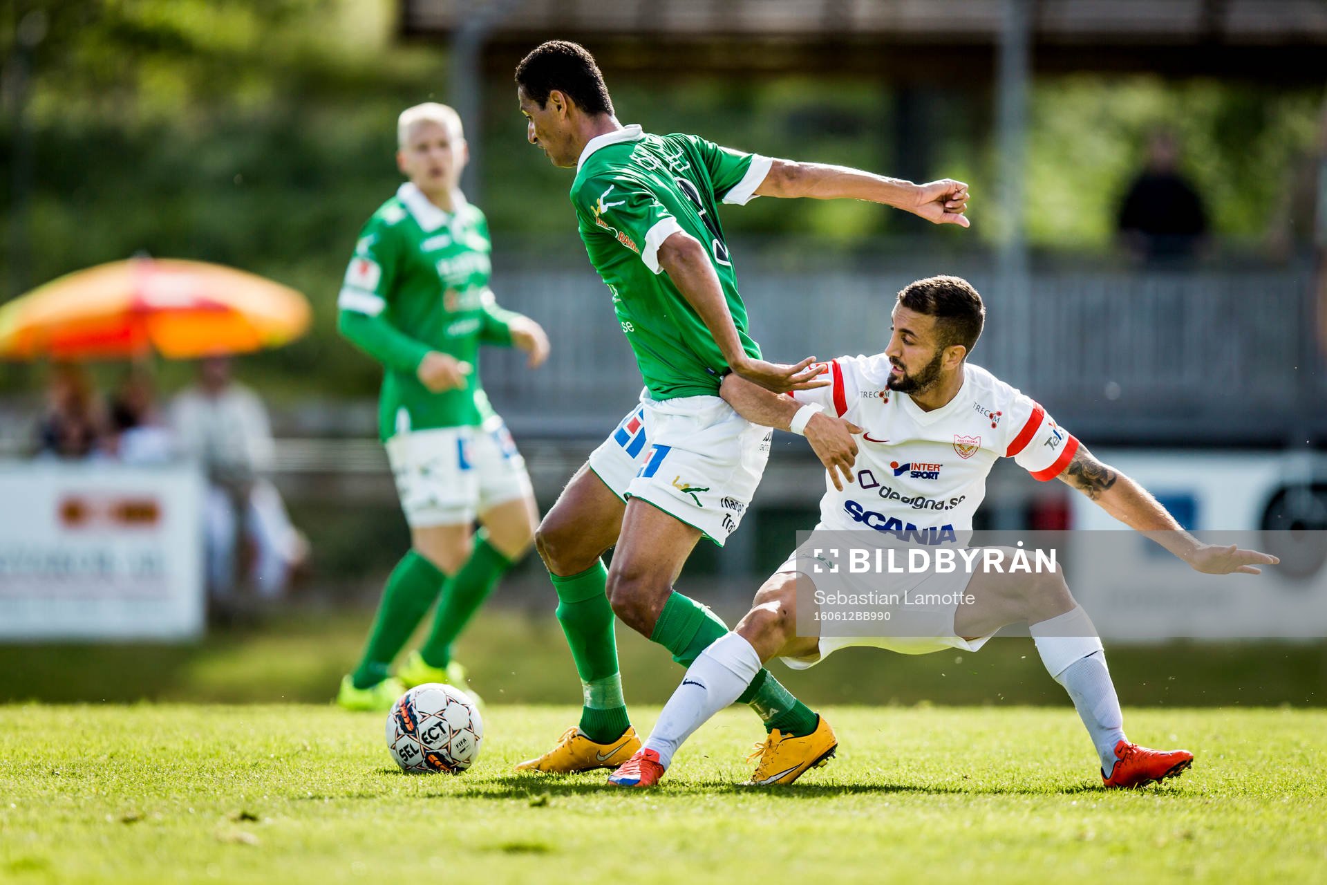 Ljungskiles Josemar Santana Silva före Assyriskas George
