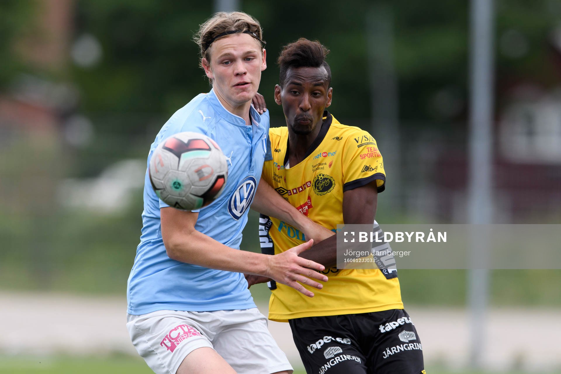 Malmö FFs Hugo Andersson och Elfsborgs Abdisalan Hassan
