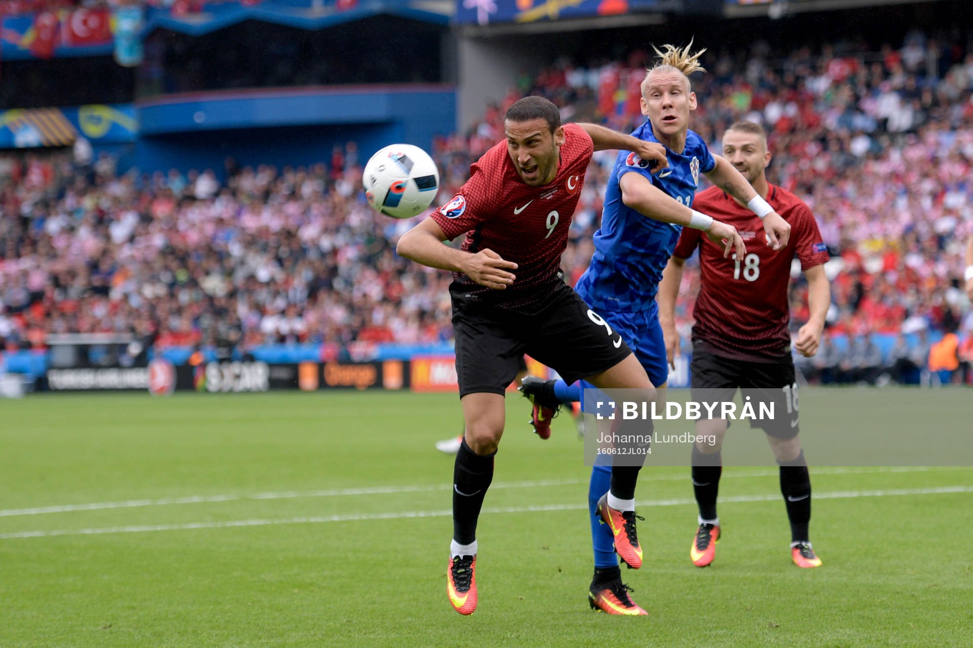 Turkiets Cenk Tosun och Kroatiens Domagoj Vida