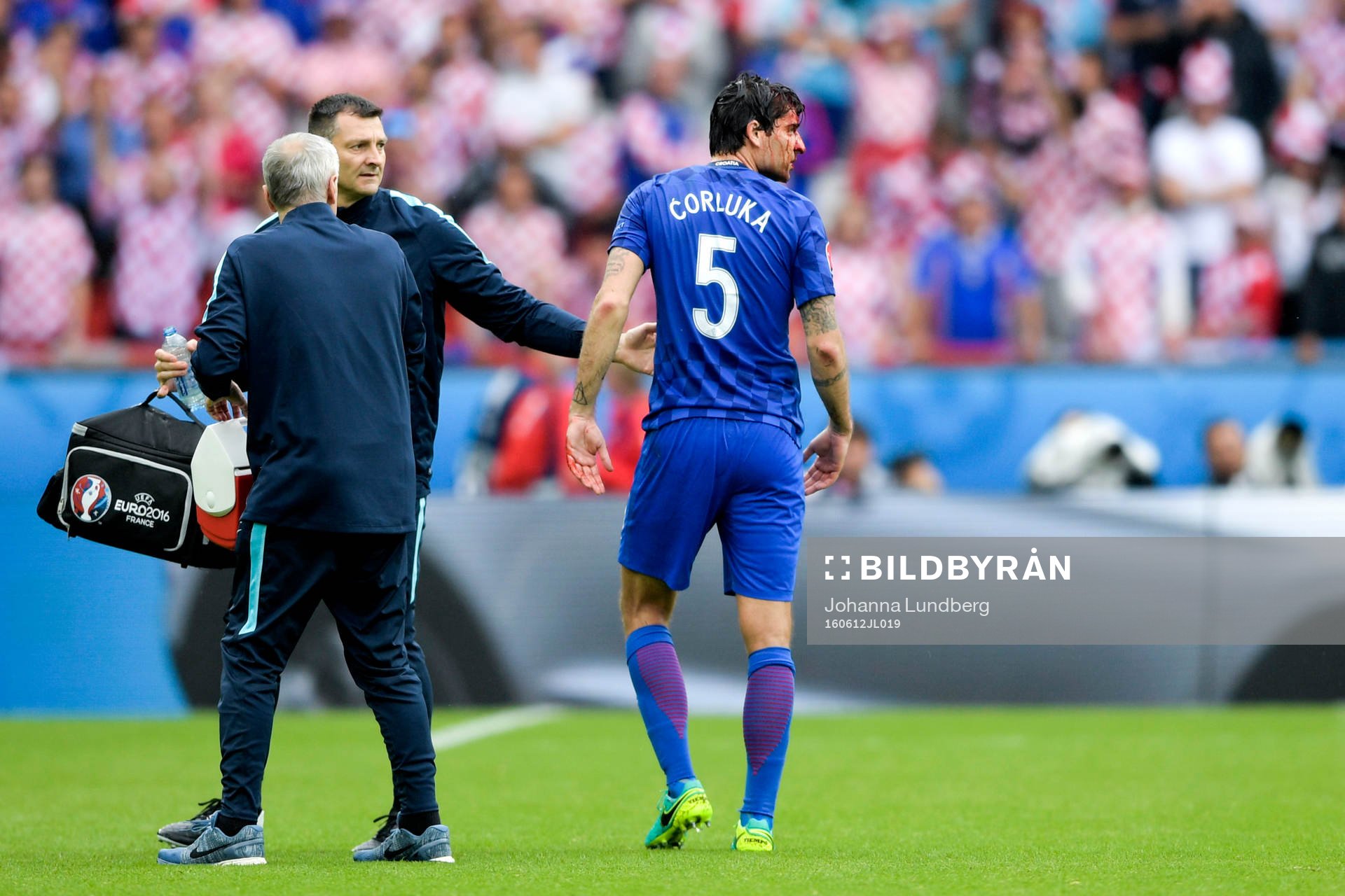 Kroatiens Vedran Corluka blöder