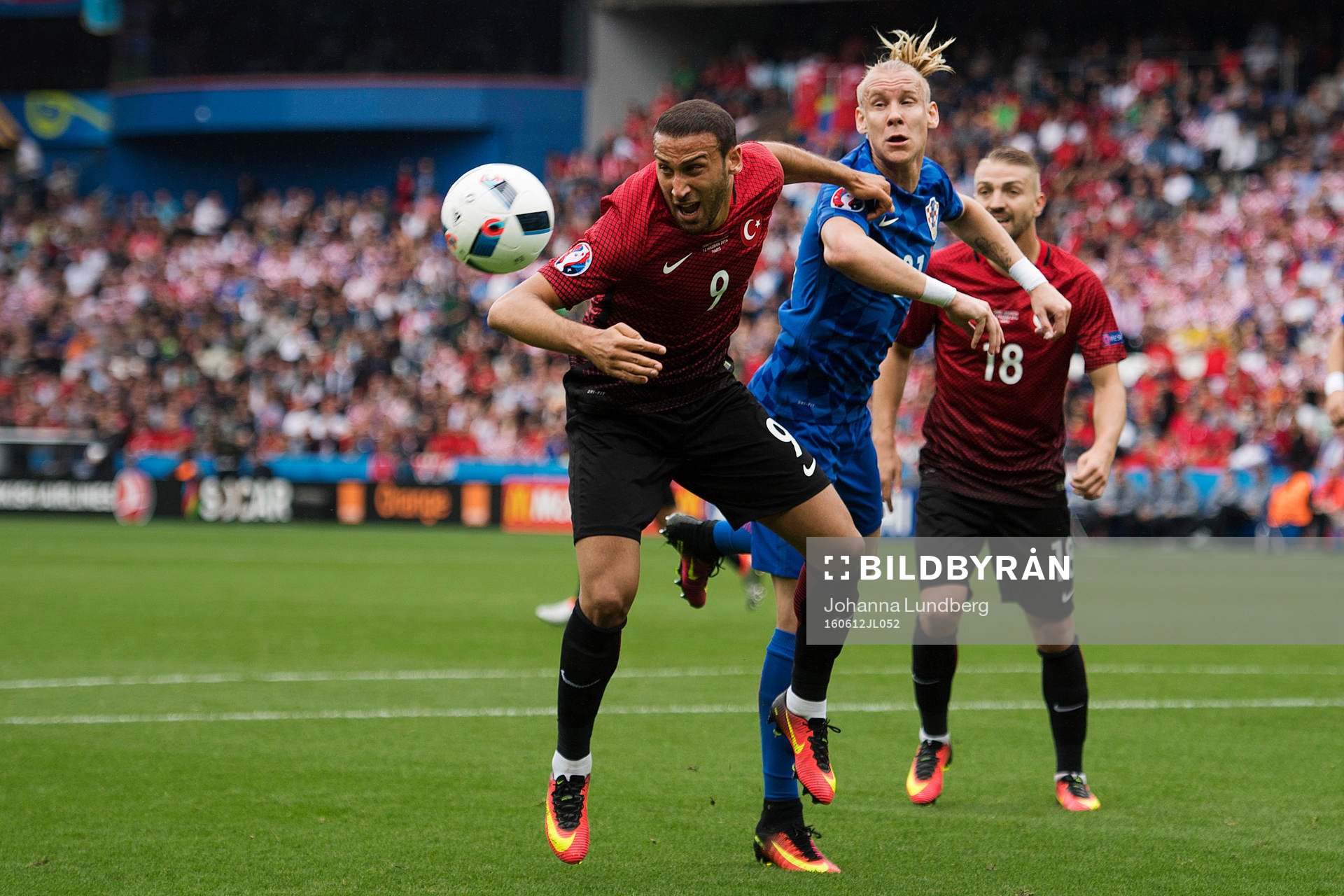 Turkiets Cenk Tosun och Kroatiens Domagoj Vida