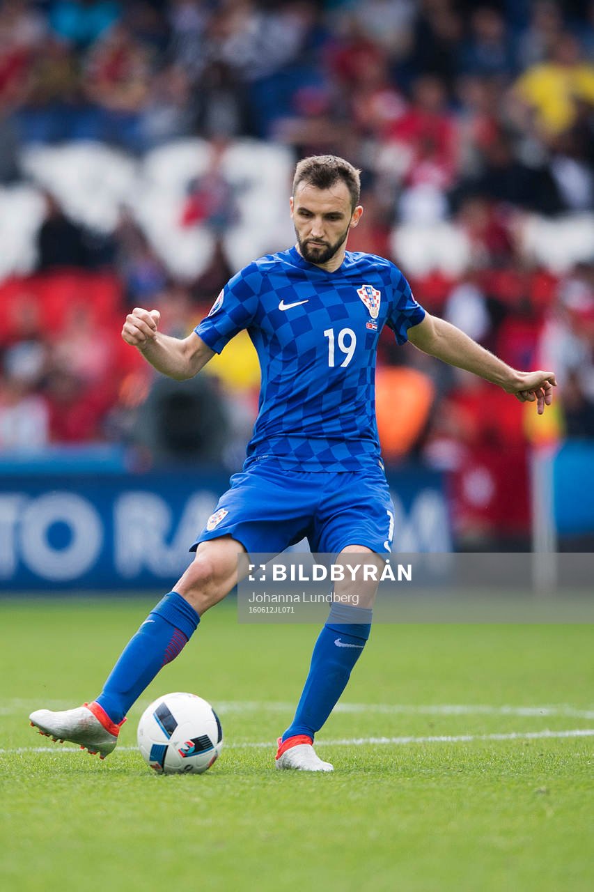 Kroatiens Milan Badelj under fotbollsmatchen mellan Turkiet och Kroatien under Fotbolls-EM den 12 juni 2016 i Paris.
