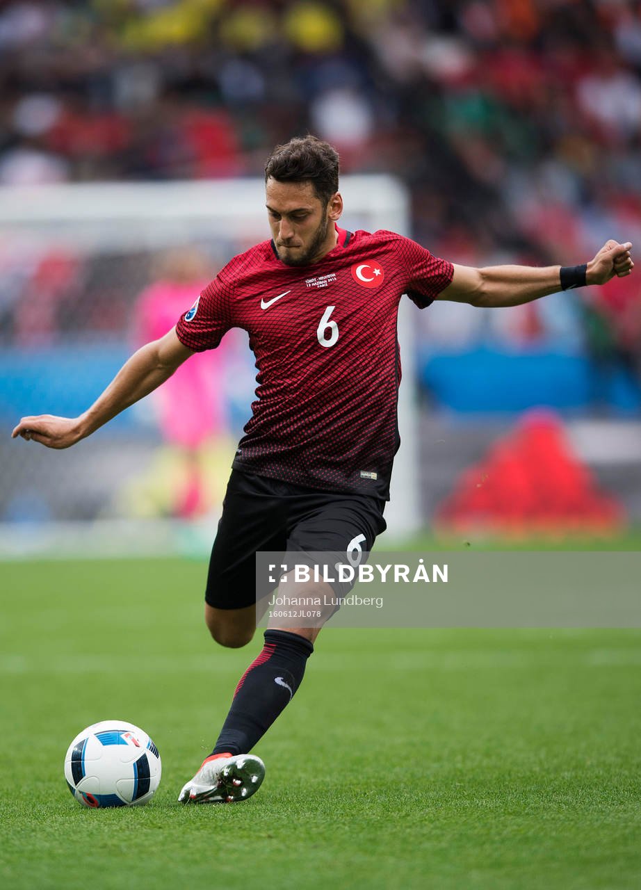 Turkiets Hakan Calhanoglu