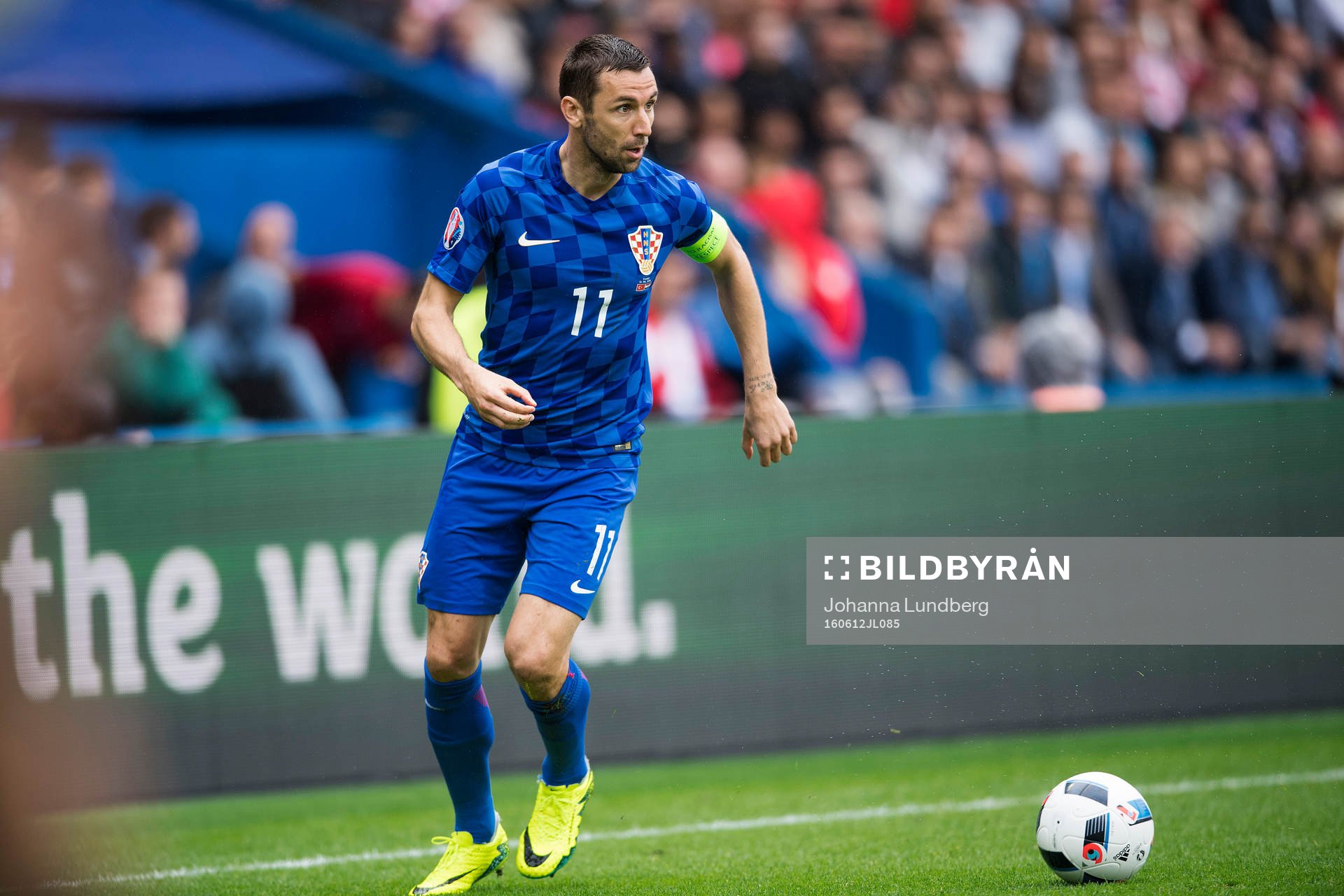 Kroatiens Darijo Srna under fotbollsmatchen mellan Turkiet och Kroatien under Fotbolls-EM den 12 juni 2016 i Paris.