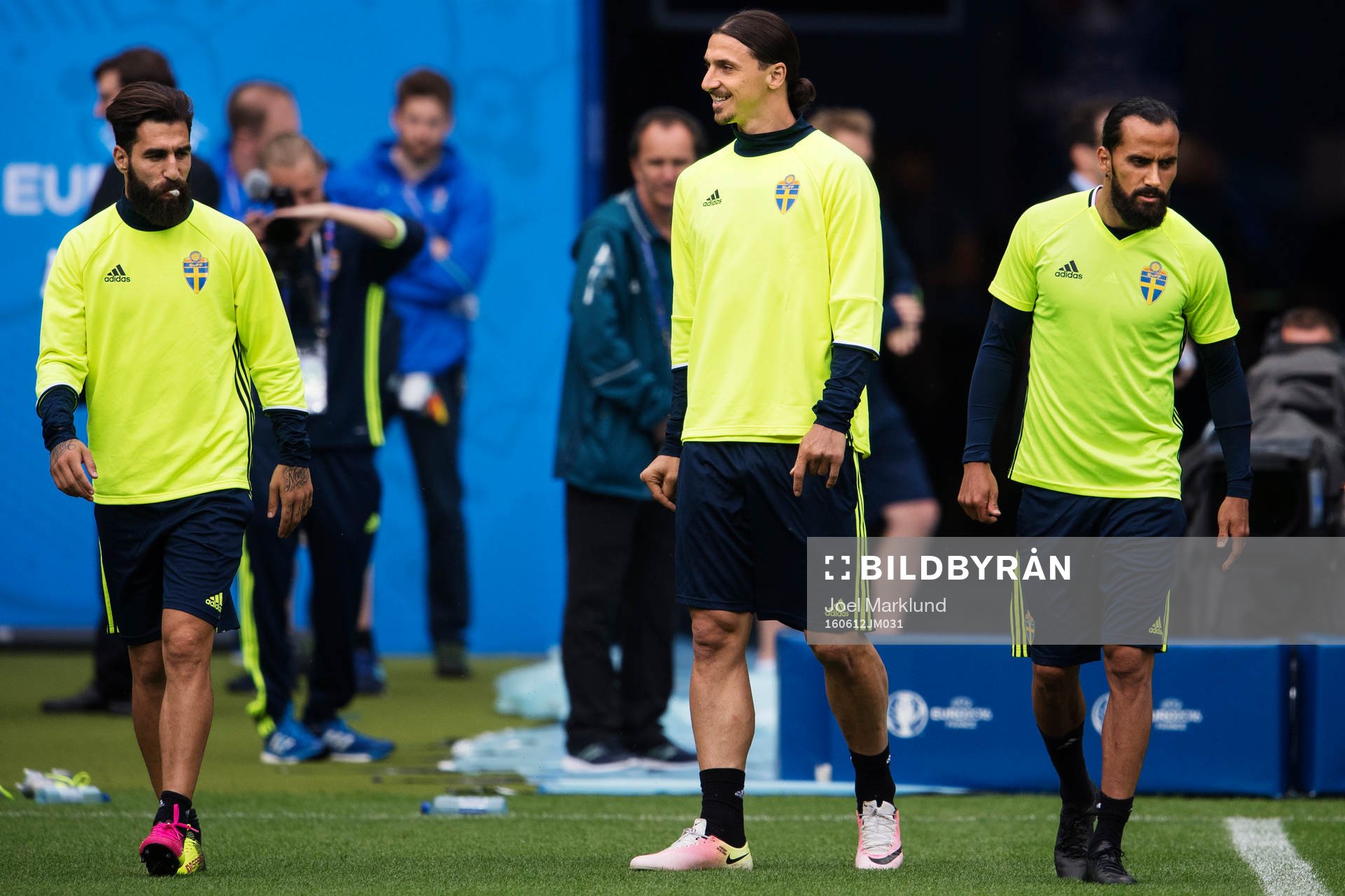 Jimmy Durmaz, Zlatan Ibrahimovic och Erkan Zengin under Sveriges fotbollslandslags träning under fotbolls-EM den 12 juni 2016 i Saint-Denis.