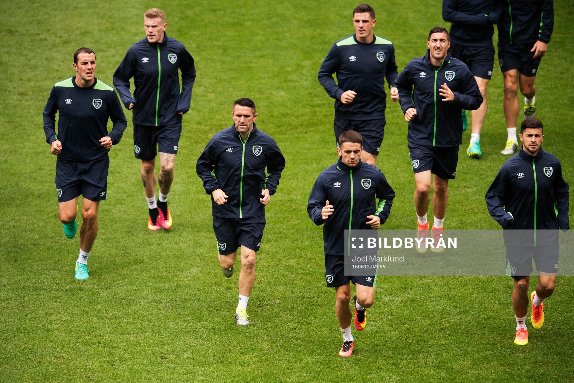 Robbie Keane (tredje från vänster)