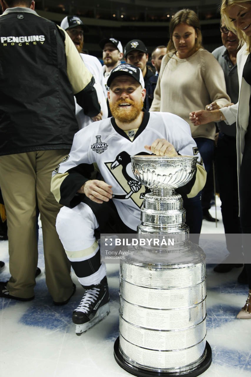 Pittsburgh Penguins right wing Patric Hörnqvist (72) takes