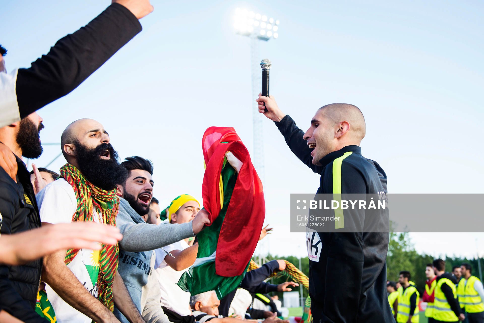 Dalkurds Rawez Lawan jublar tillsammans med publiken efter fotbollsmatchen i Superettan mellan Syrianska och Dalkurd den 12 juni 2016 i Stockholm.