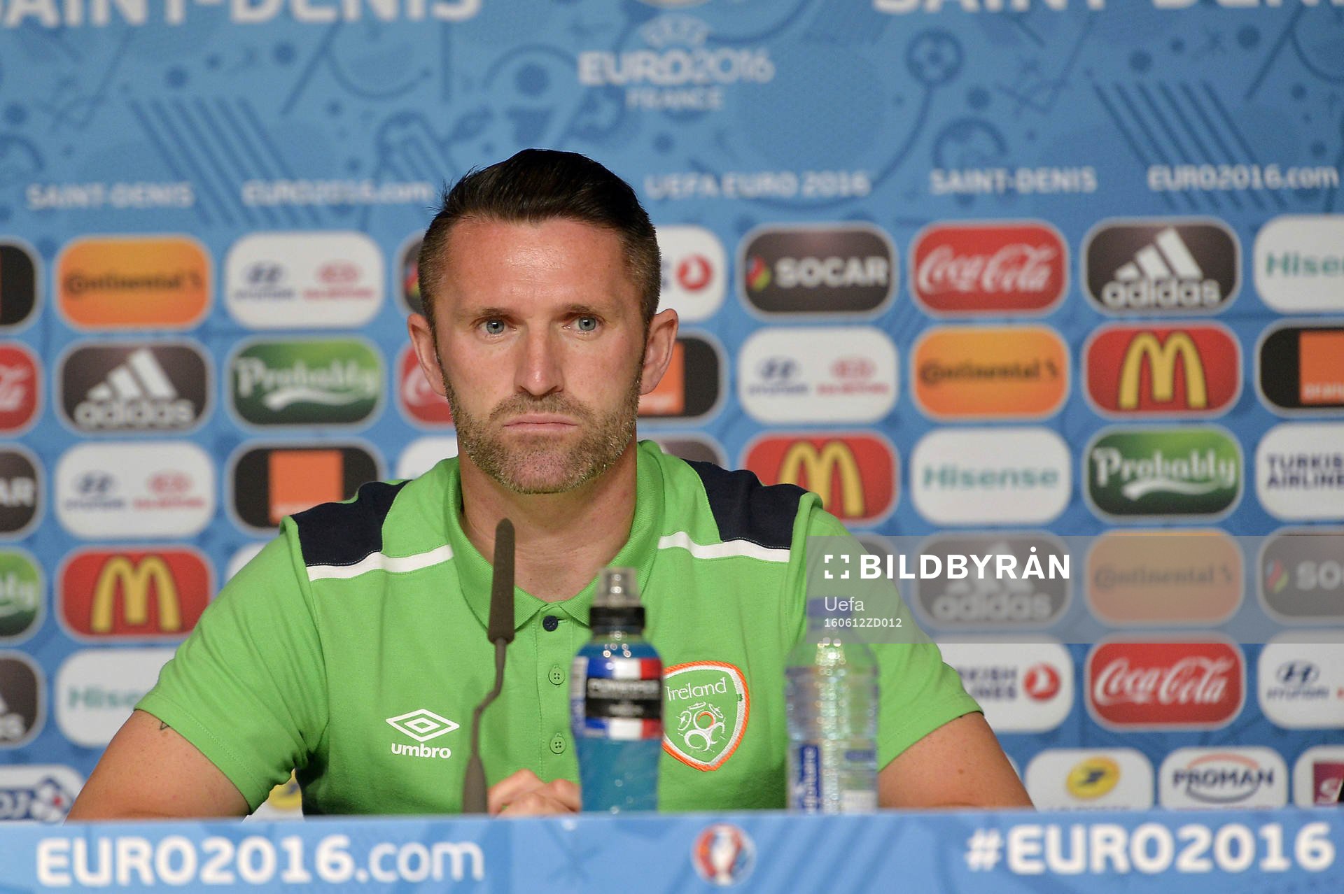 Irlands Robbie Keane på denna handout-bild från UEFA under Irlands fotbollslandslags presskonferens under fotbolls-EM den 12 juni 2016 i Paris.
