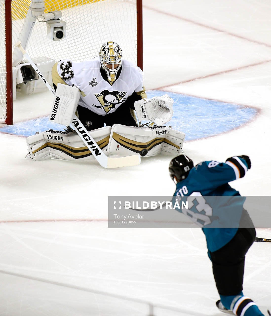 Pittsburgh Penguins goalie Matt Murray (30) blocks a shot