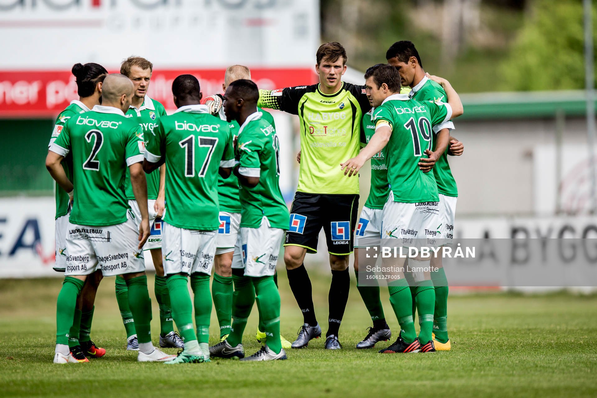 Ljungskiles  spelare laddar upp