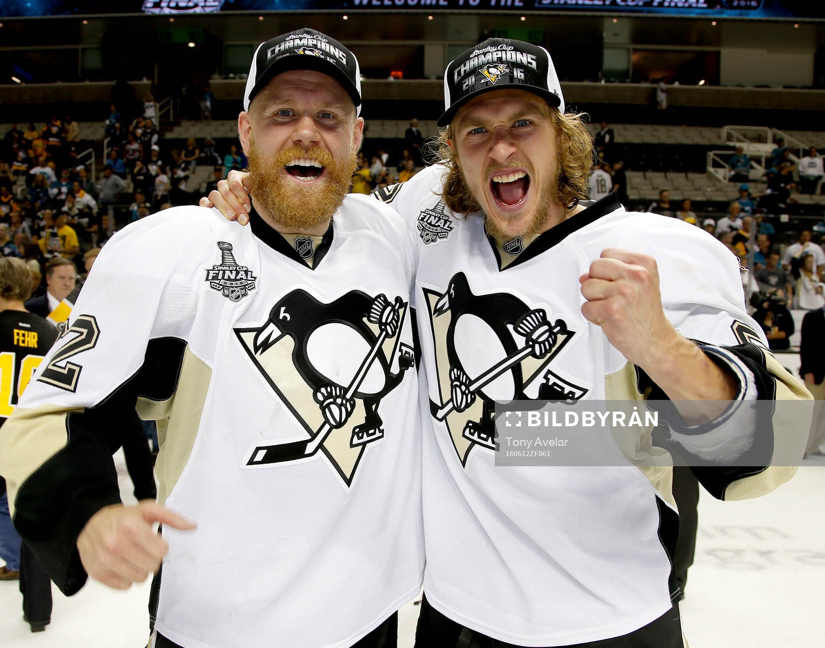 Pittsburgh Penguins right wing Patric Hörnqvist, left, and