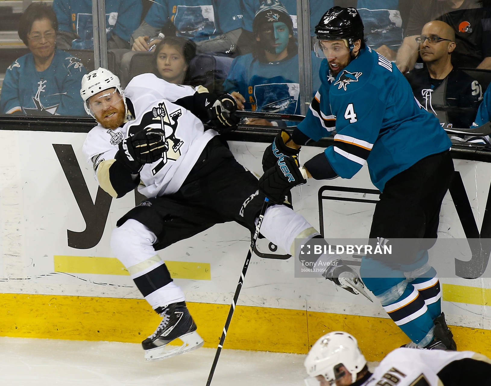 Pittsburgh Penguins right wing Patric Hörnqvist (72) and
