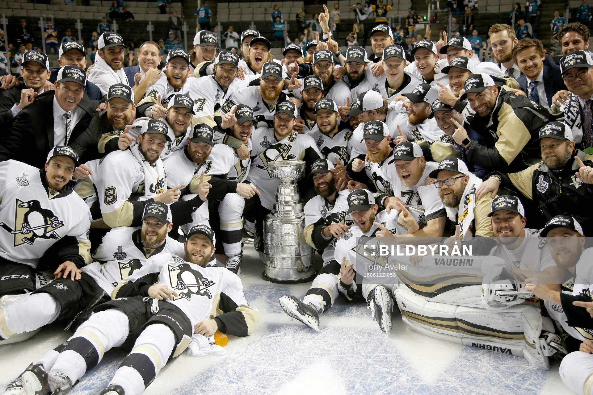 Pittsburgh Penguins take a team photo