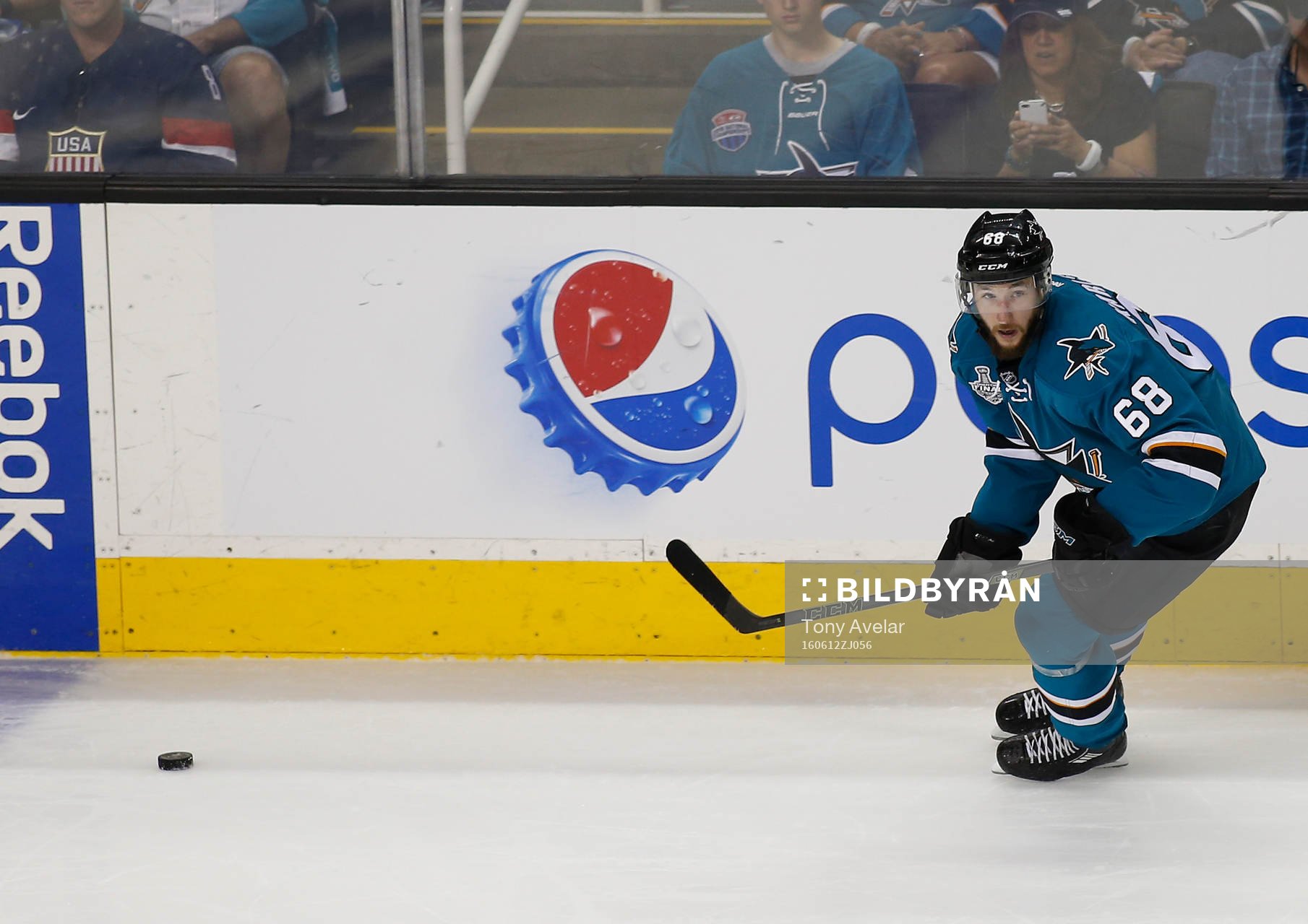 San Jose Sharks right wing Melker Karlsson (68)