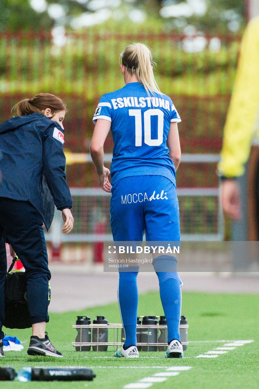 Eskilstunas Olivia Schough har ont