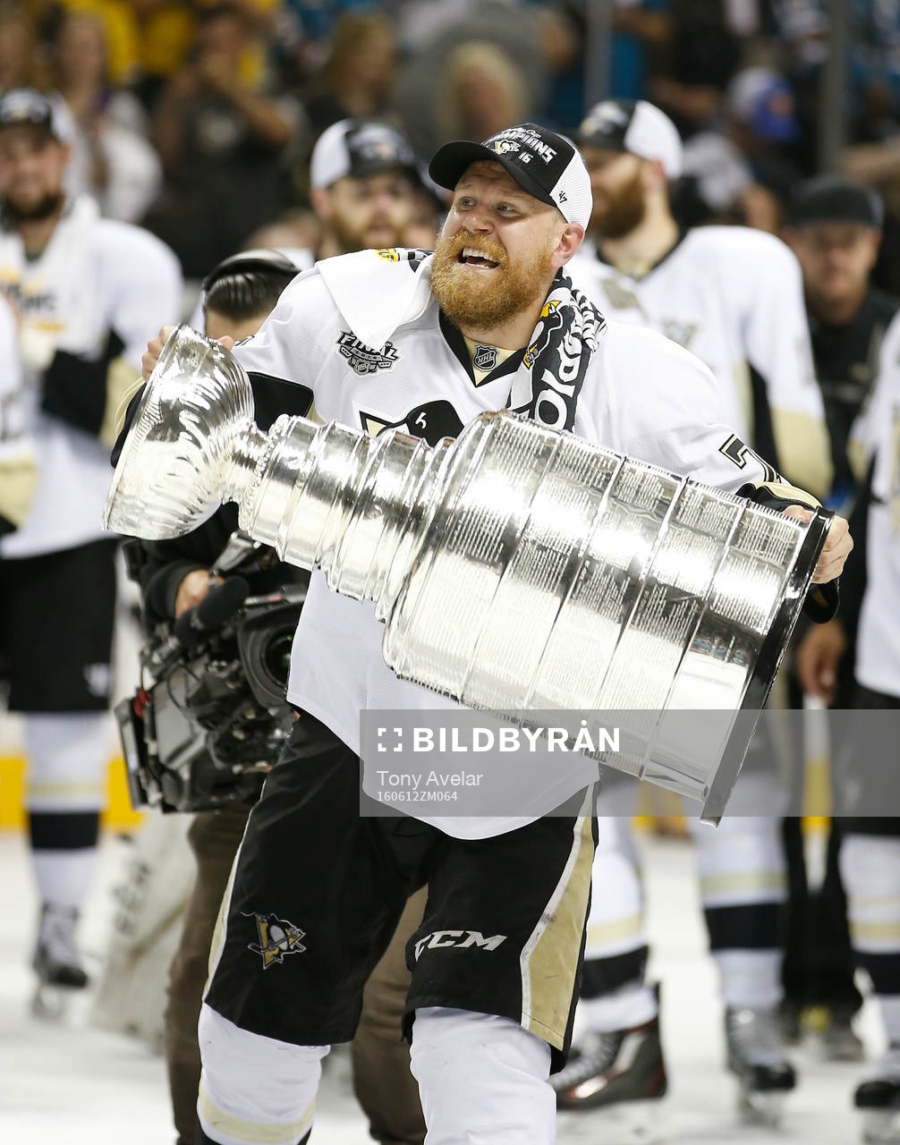 Pittsburgh Penguins right wing Patric Hörnqvist (72)