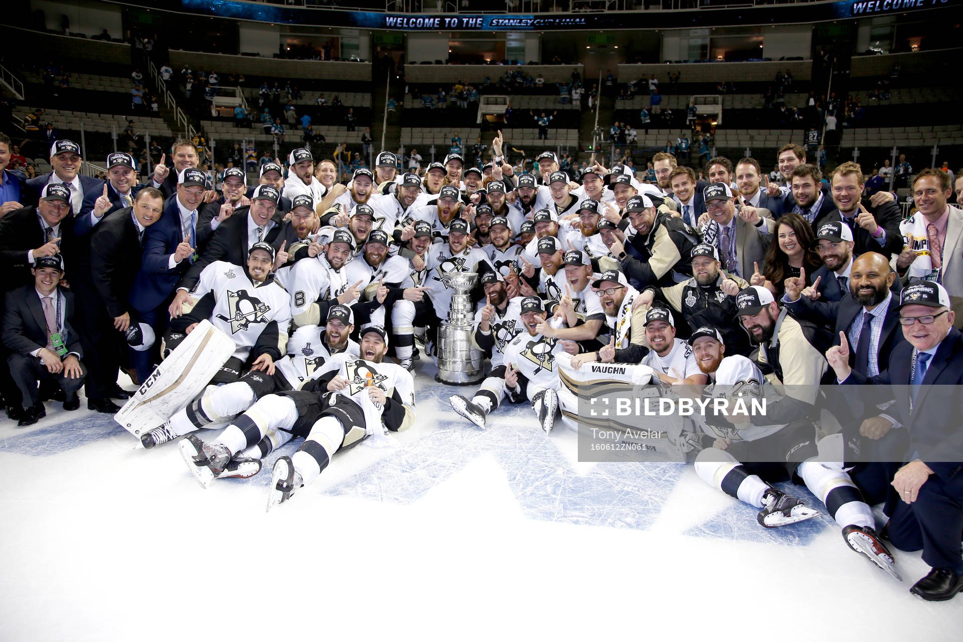 Pittsburgh Penguins take a team photo