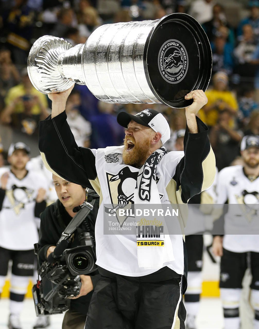 Pittsburgh Penguins right wing Patric Hörnqvist (72)