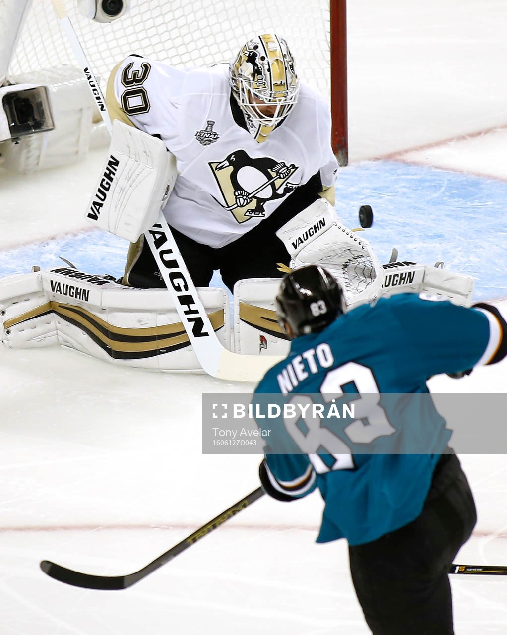 Pittsburgh Penguins goalie Matt Murray (30) blocks a shot