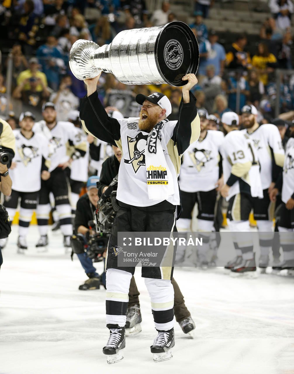 Pittsburgh Penguins right wing Patric Hörnqvist (72)