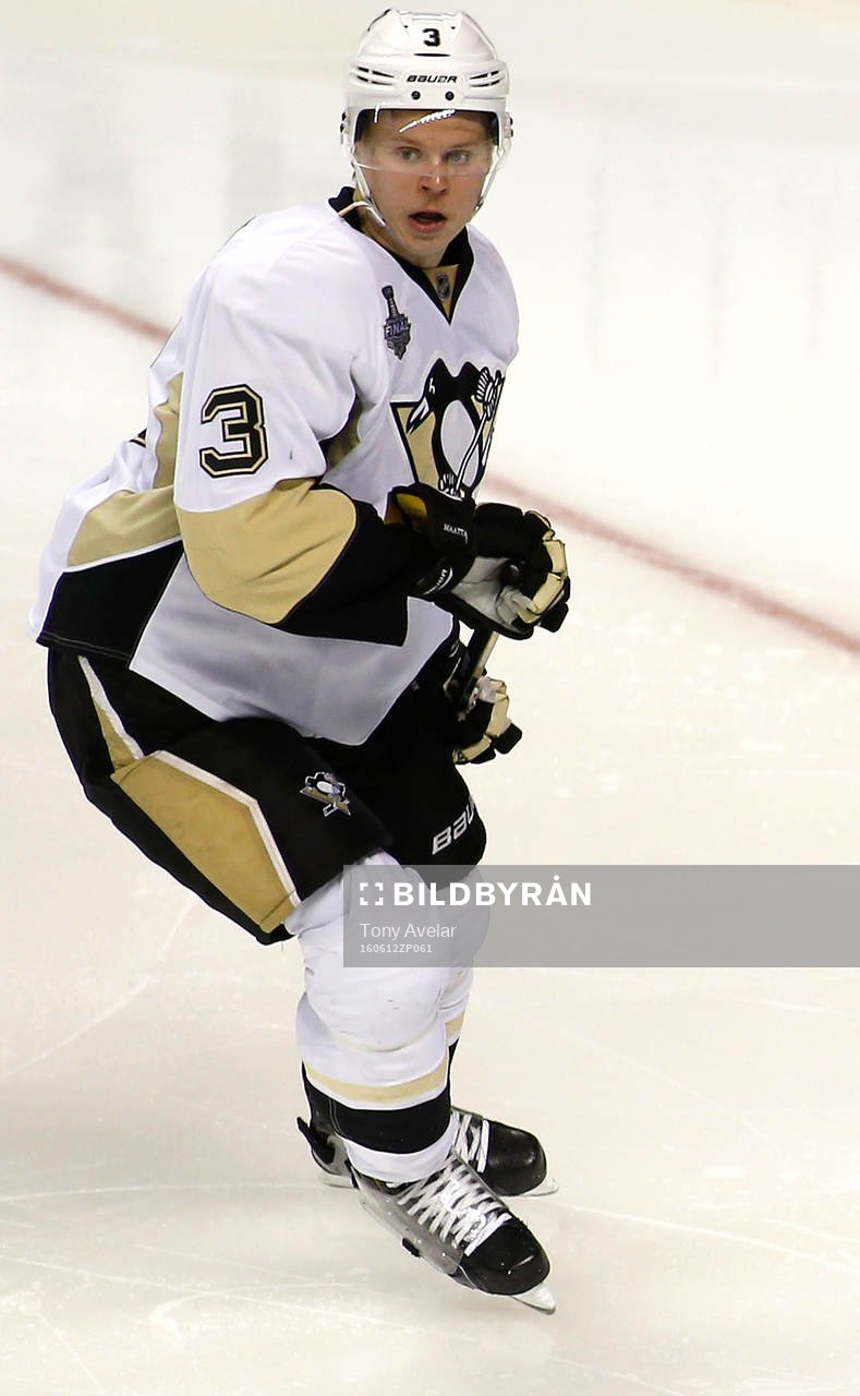 Pittsburgh Penguins defenseman Olli Maatta (3)