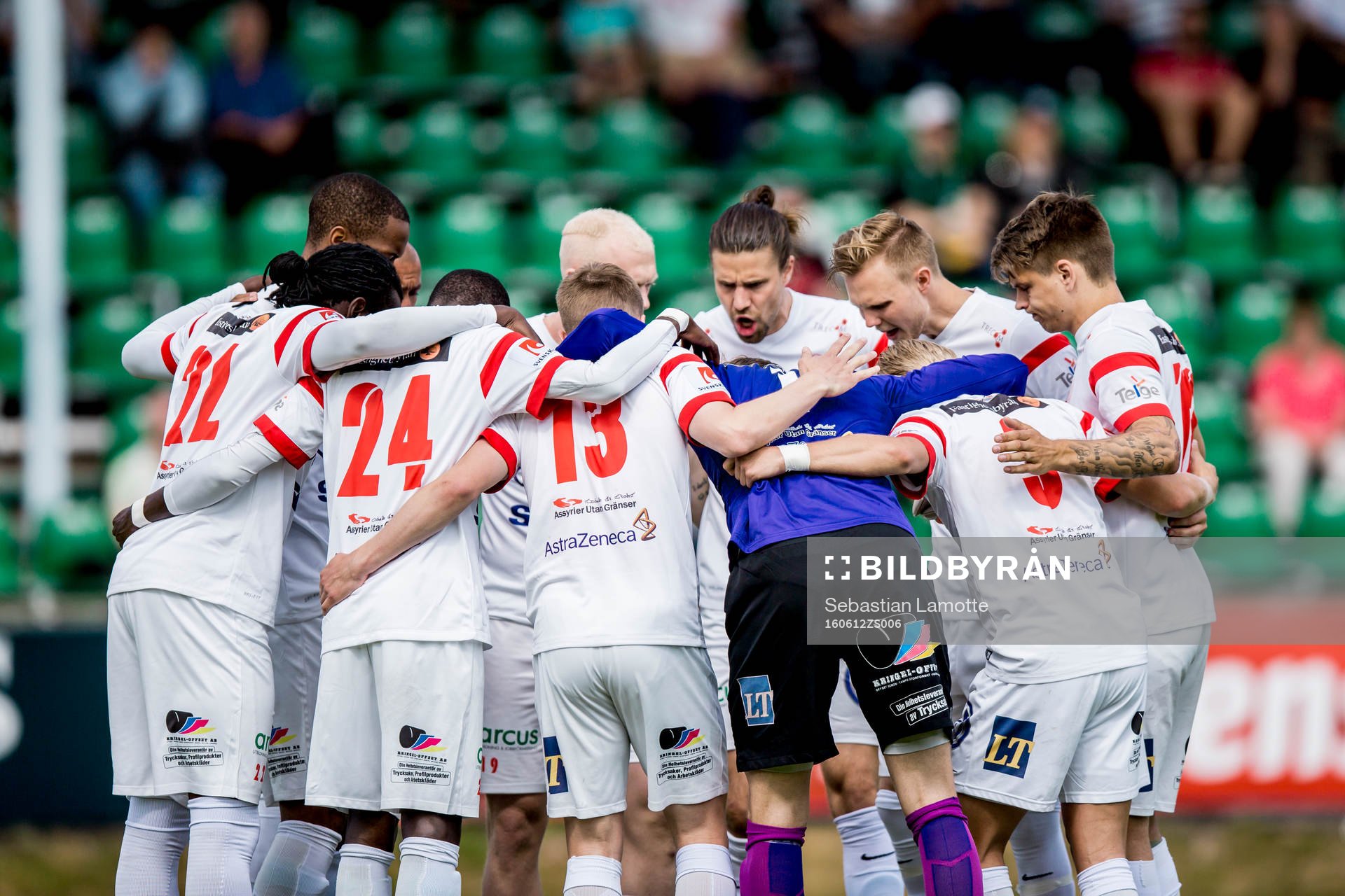 Assyriskas spelare laddar upp