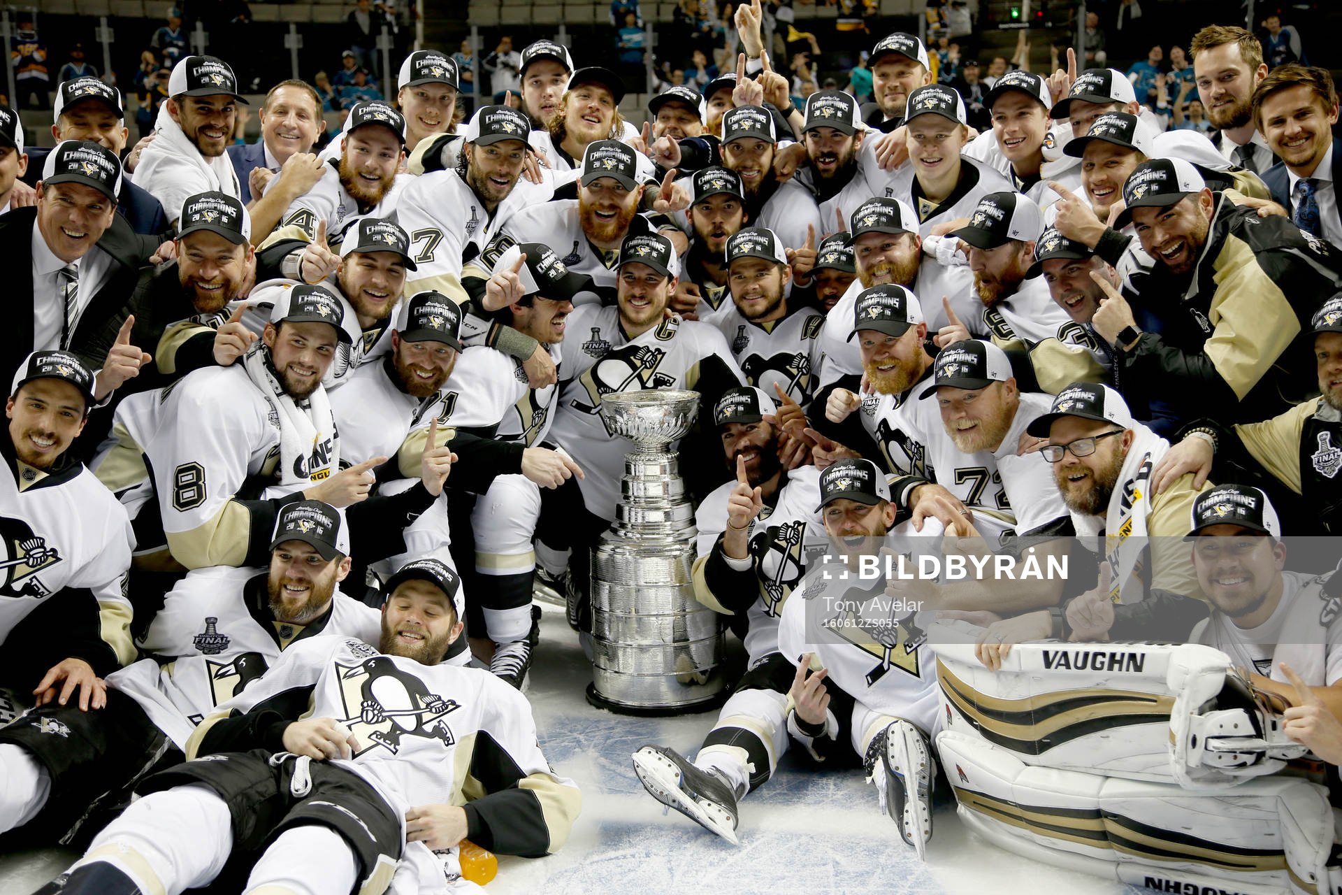 Pittsburgh Penguins take a team photo