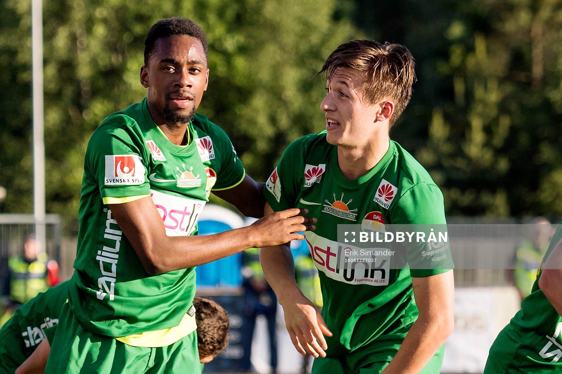 Dalkurds Heradi Rashidi och Leonard Pllana jublar efter 1-2 under fotbollsmatchen i Superettan mellan Syrianska och Dalkurd den 12 juni 2016 i Stockholm.