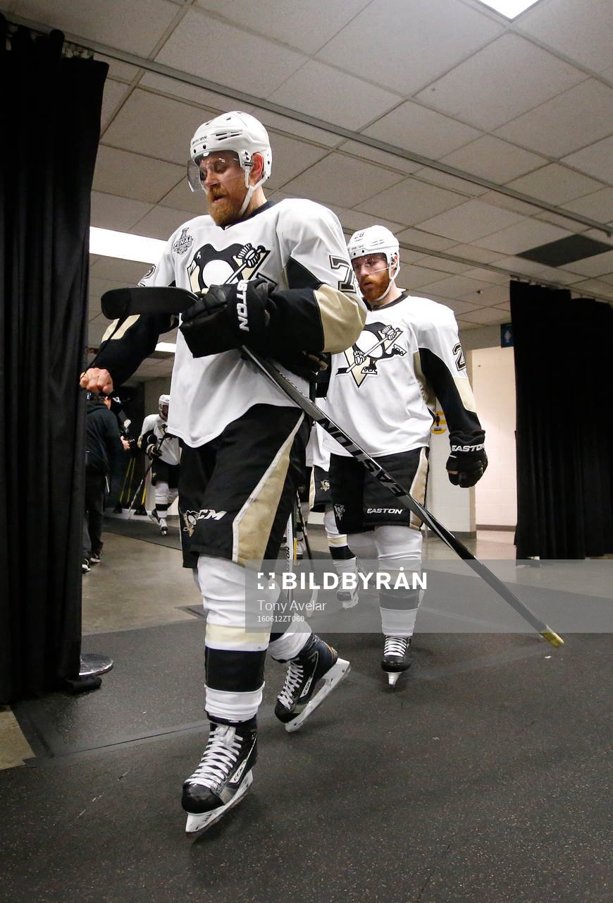 Pittsburgh Penguins right wing Patric Hörnqvist (72)