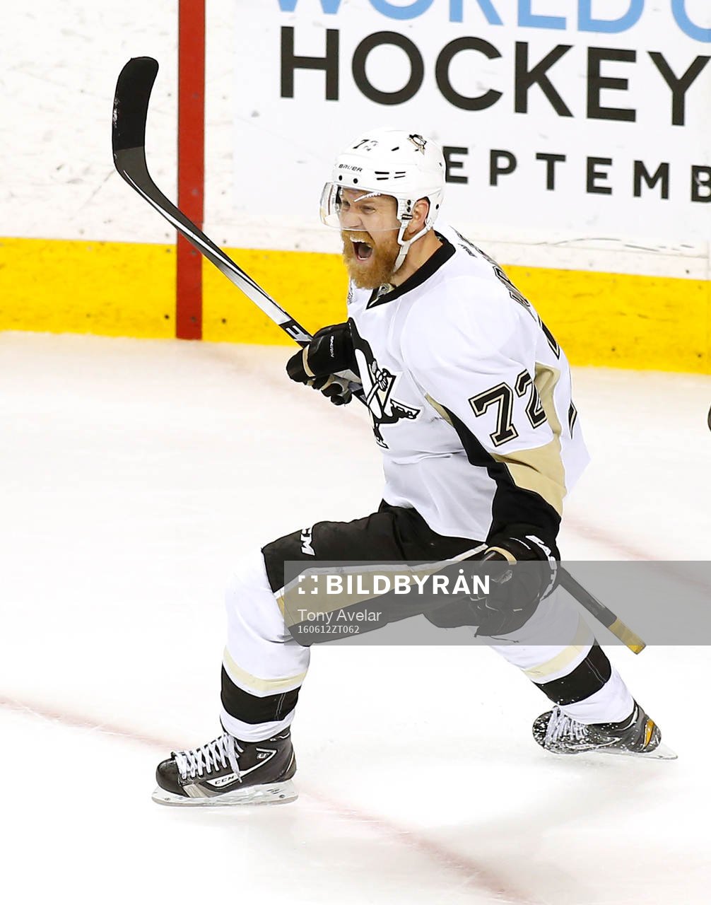 Pittsburgh Penguins right wing Patric Hörnqvist (72)