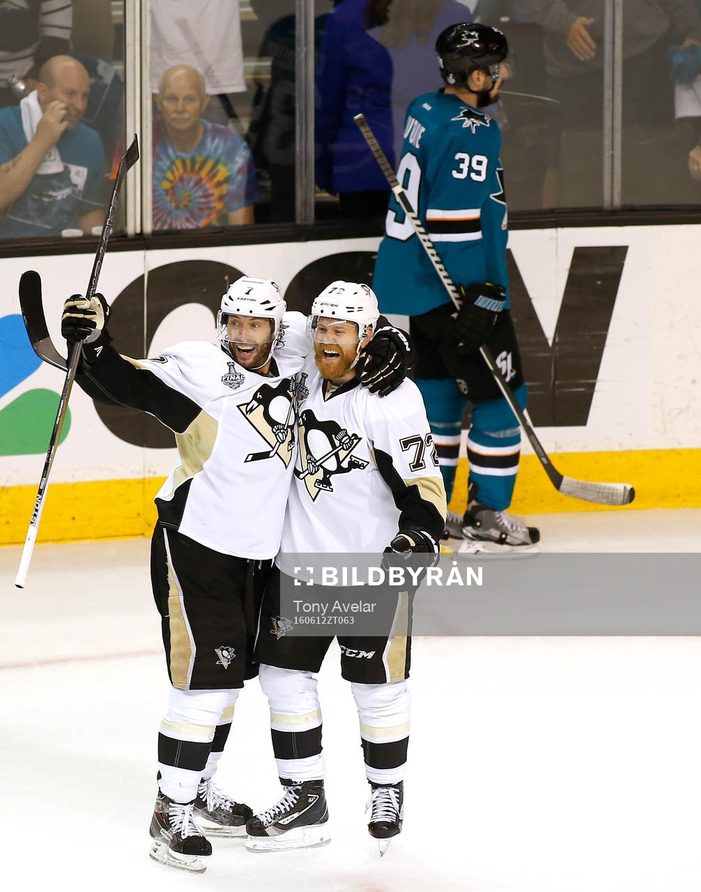 Pittsburgh Penguins right wing Patric Hörnqvist (72)