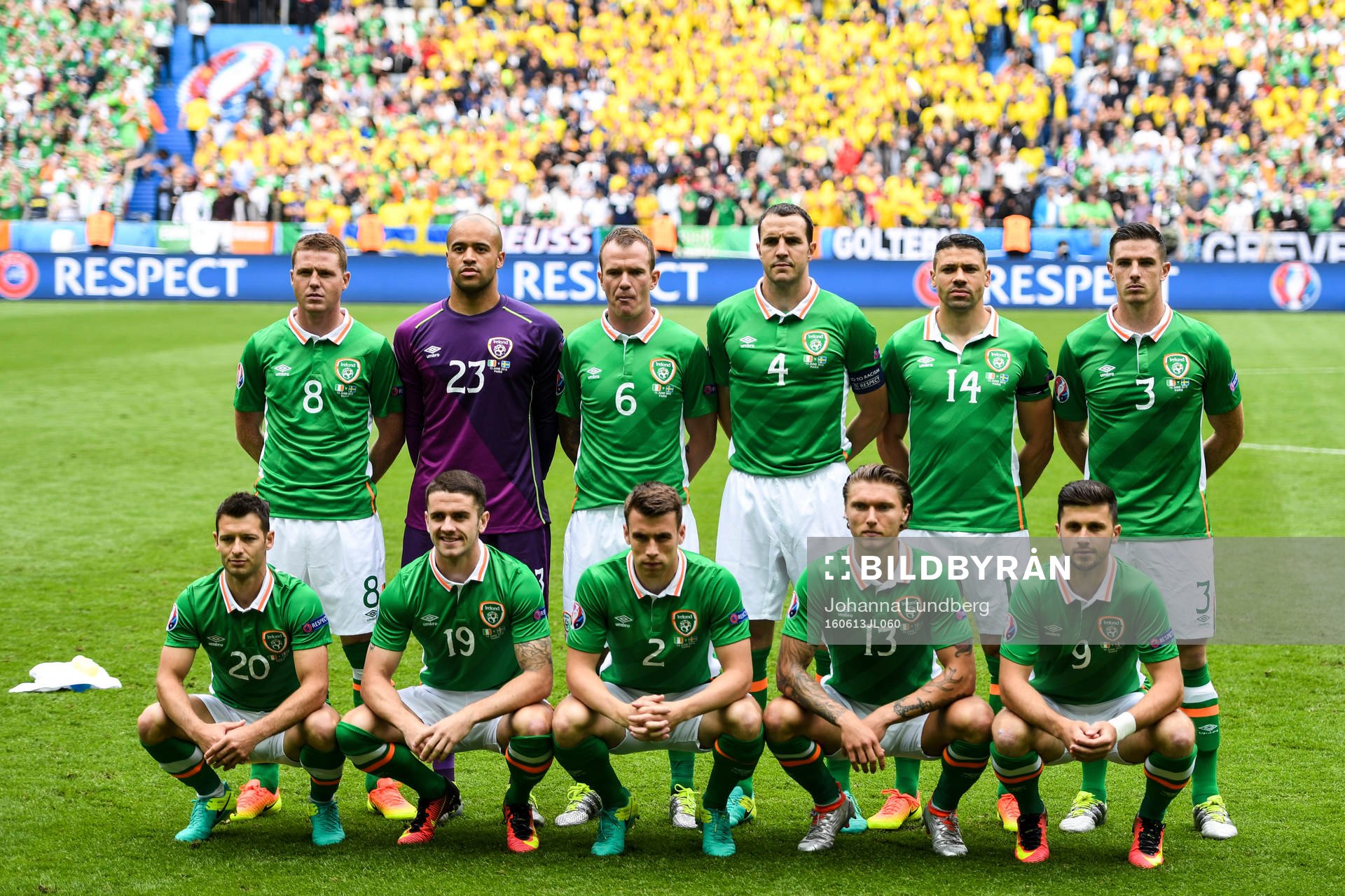 Irlands startelva ställer upp för en lagbild, övre raden
