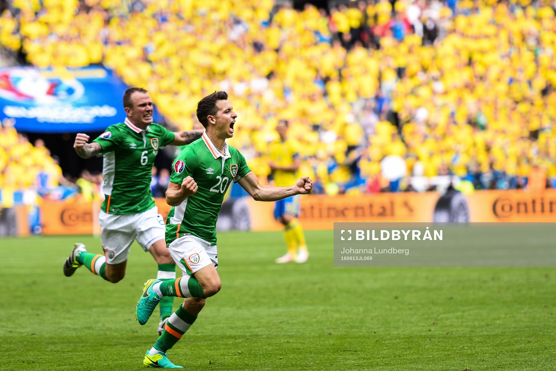 Irlands Wes Hoolahan jublar efter att han gjort 1-0 i fotbollsmatchen mellan Irland och Sverige under fotbolls-EM den 13 juni 2016 i Saint-Denis.