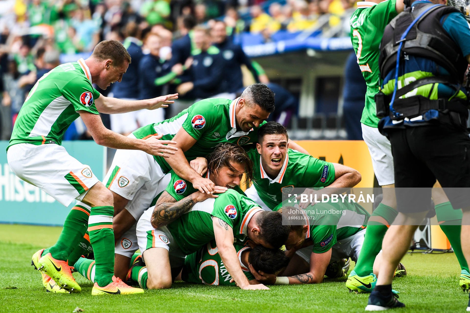 Irlands spelare jublar