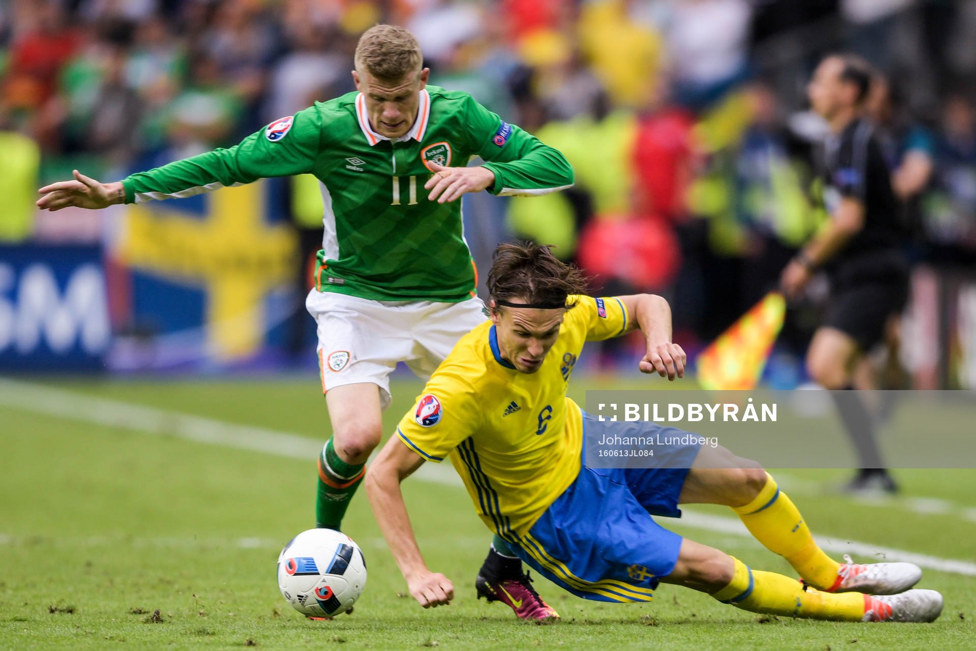 Irlands James McClean och Sveriges Albin Ekdal i