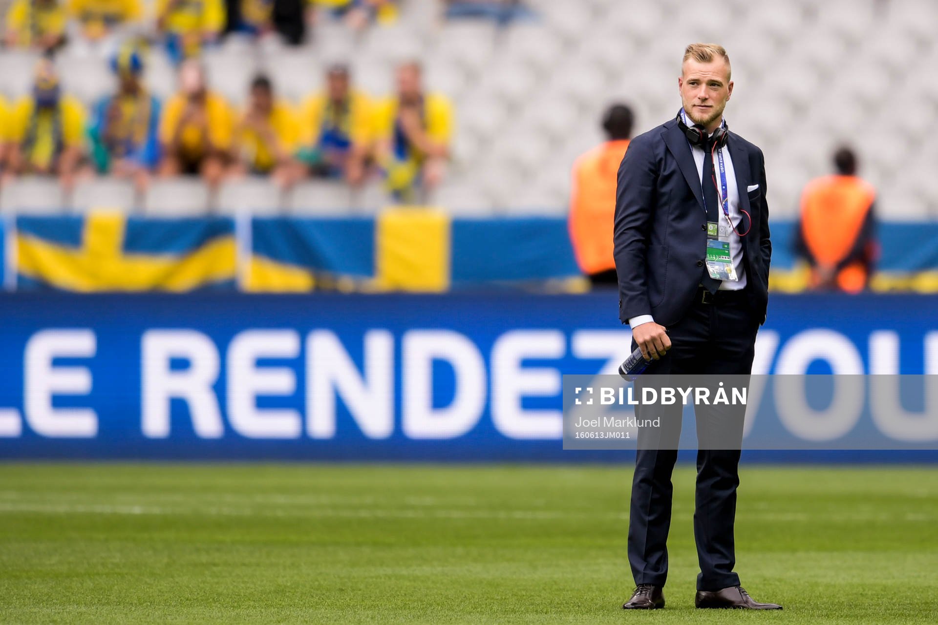 Sveriges John Guidetti känner på gräset